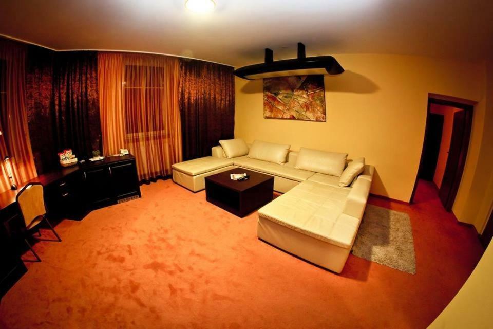 Hotel Slovan Lučenec المظهر الخارجي الصورة