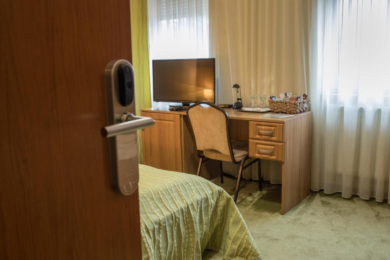 Hotel Slovan Lučenec المظهر الخارجي الصورة